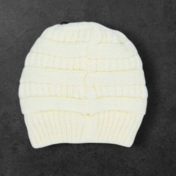 C.C Exclusives Fuzzy Lined Ivory Beanie Hat New - Picture 2 of 6